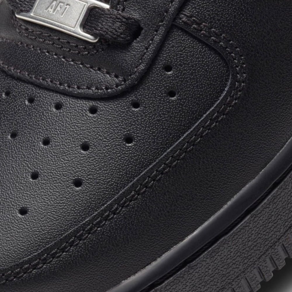 Size 8 Women’s - Nike Air Force 1 '07 Triple Black Shoes Sneakers DD8959-001 - Picture 8 of 11